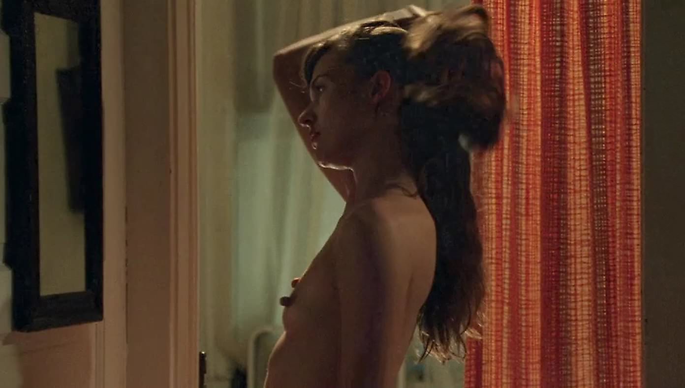 Milla jovovich topless