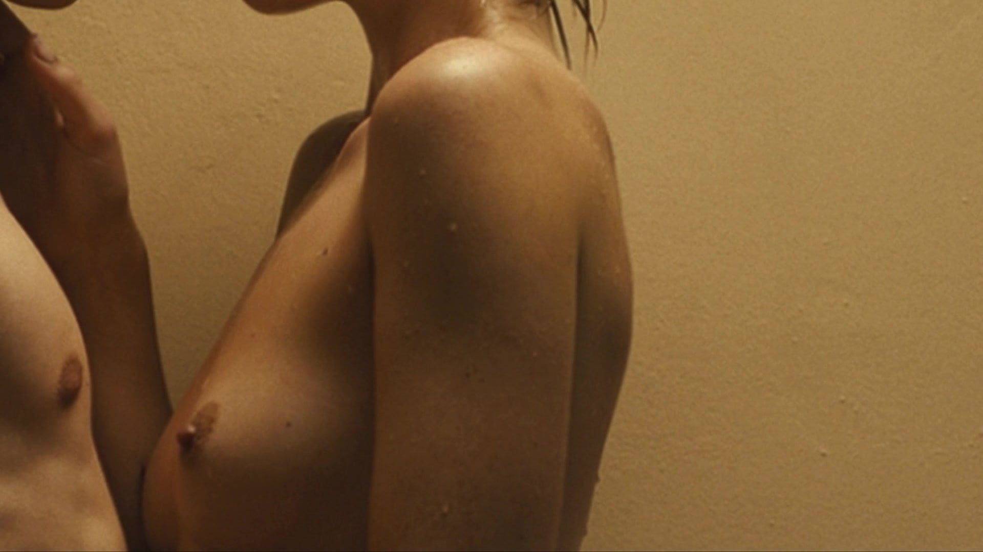 Margot Robbie in Dreamland - Topless Tits Nipples Nude xHamster.