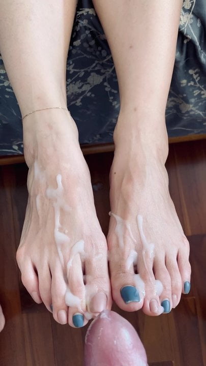 Cum On Sexy Feet - Cum on sexy feet | xHamster