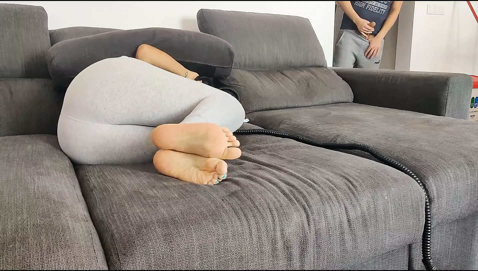 fuck hard housewife sofa