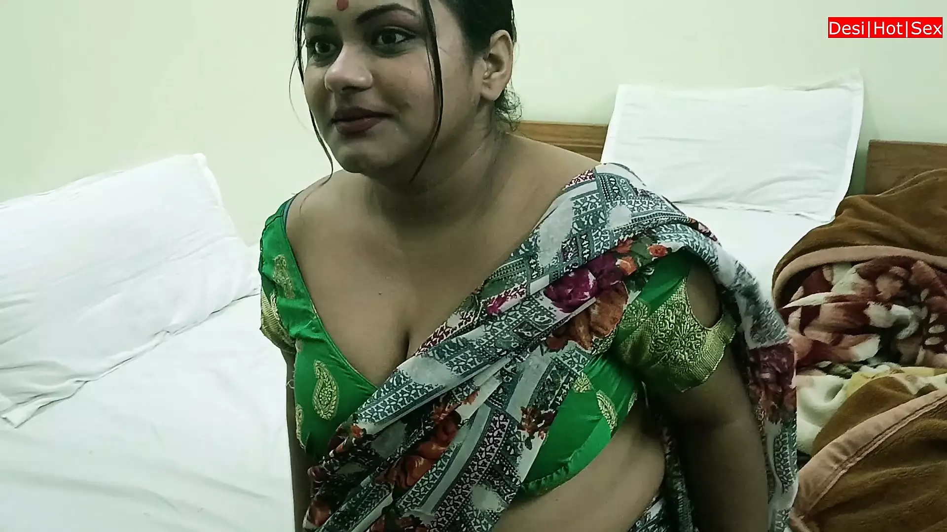Hot Kamwali Cheating with Boss! Plz dont tell my Wife! pic