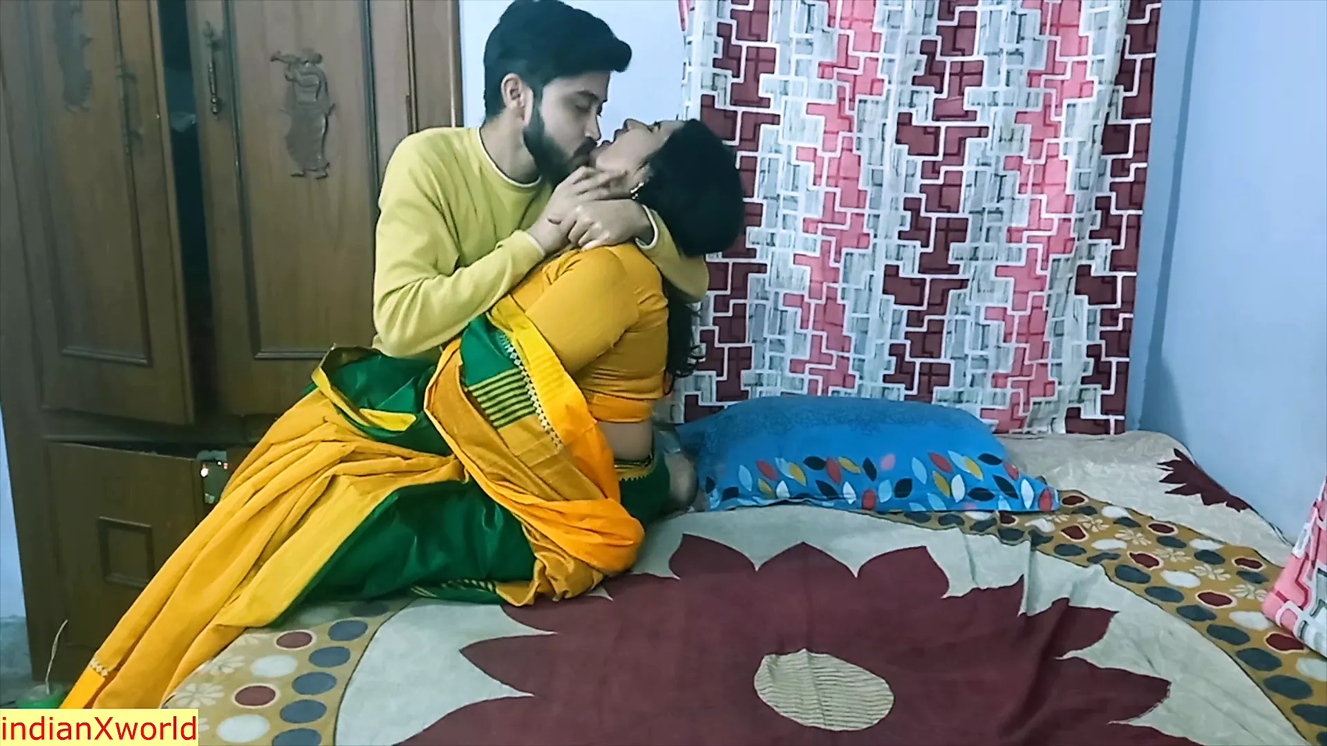 Un ragazzo indiano fa sesso bollente con la madre sexy dellamica! sesso bollente in serie web xHamster