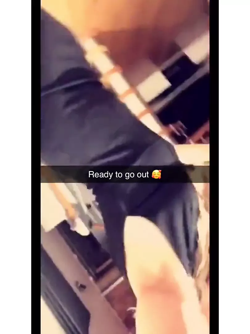 wife sends snapchat while cuckold