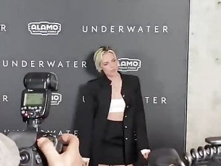 Kristen stewart sex video Kristen stewart sexy at premiere of underwater.