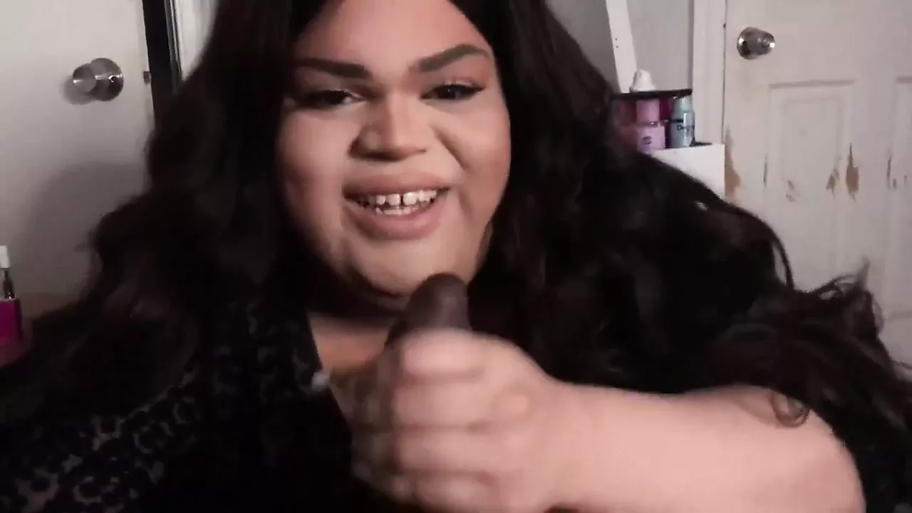 Black fat trans woman suck a black cock and make it