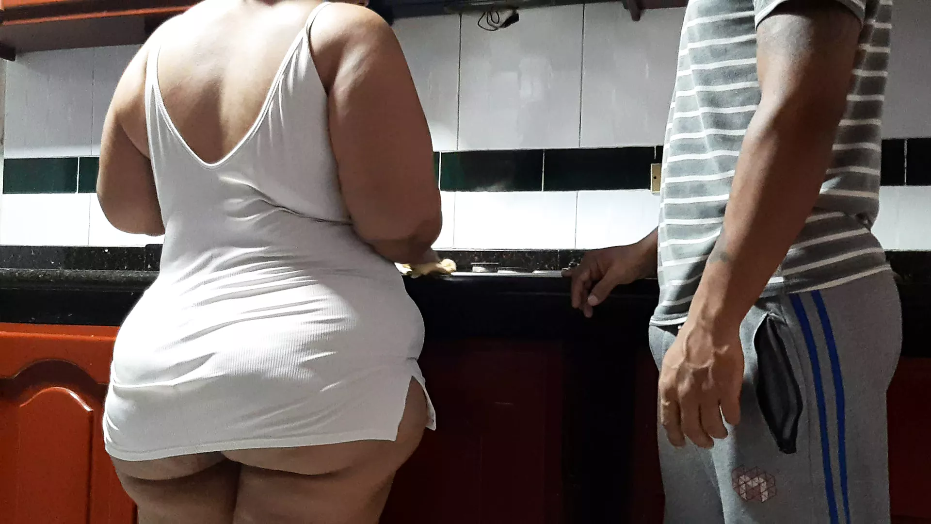 Mum Fuck My Servant - I Found My Best Friend's Mom Pantyless in the Kitchen | xHamster