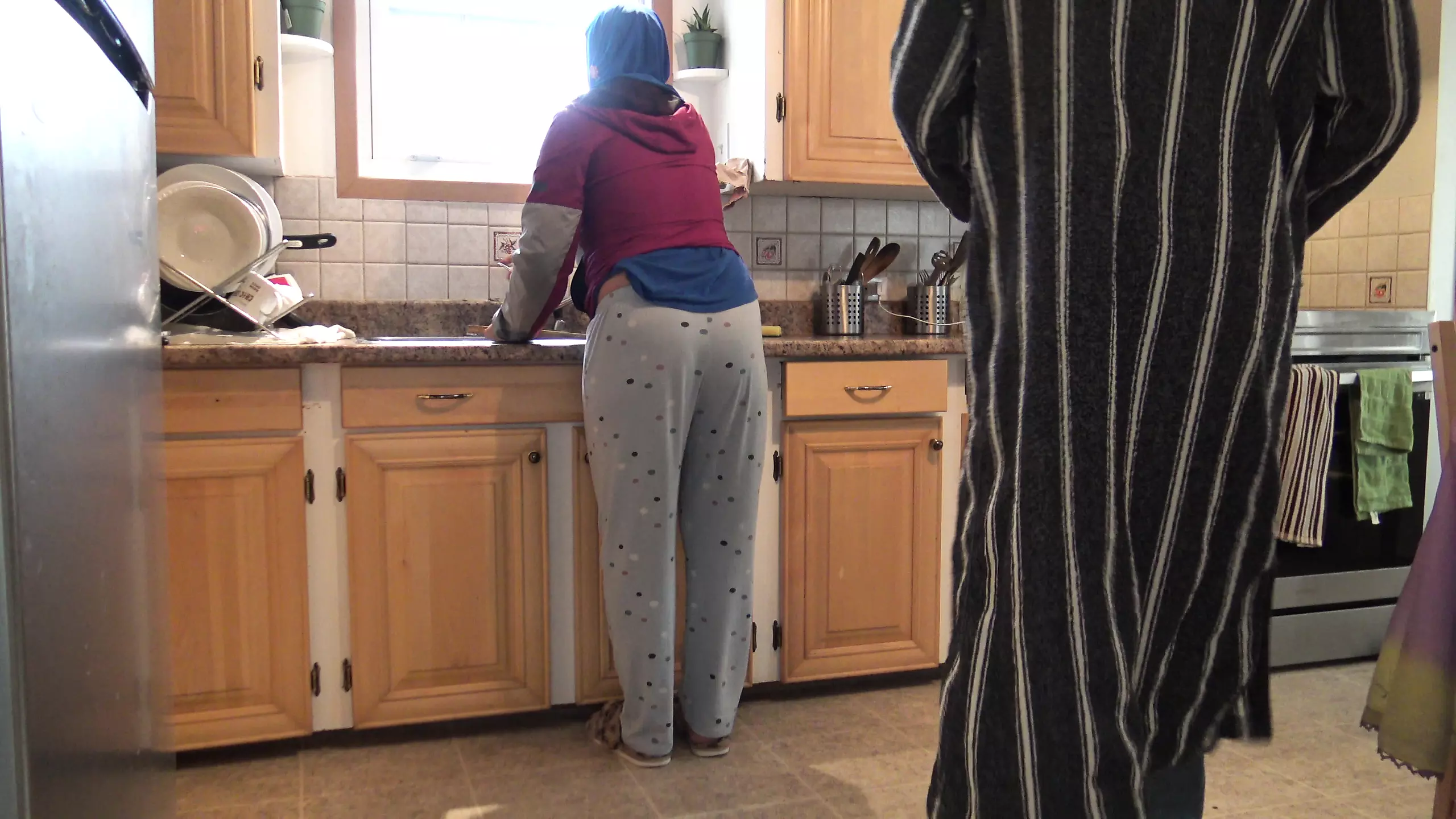 Marockansk fru får creampie doggystyle quickie i köket xHamster