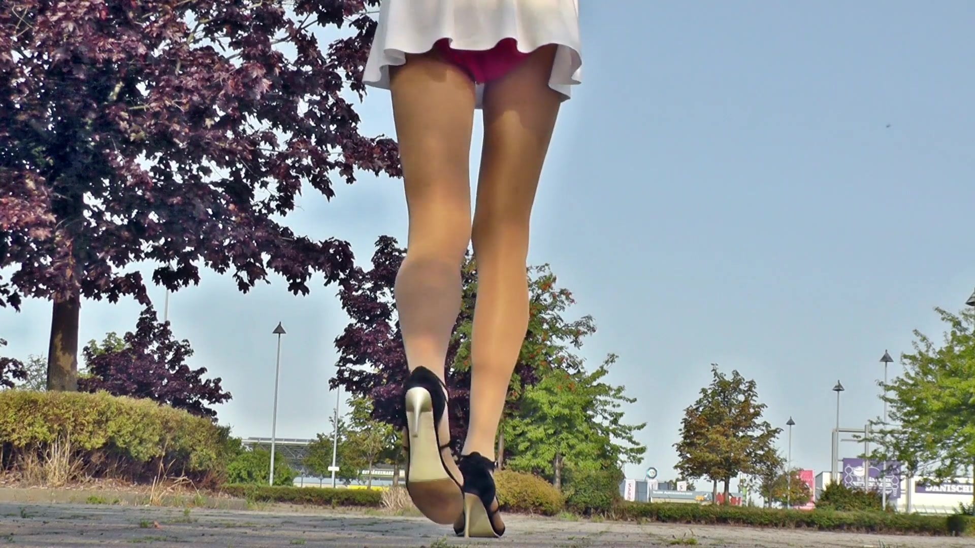 Tgirl Wears Very Short Skirt In Public Crossdresser XHamst