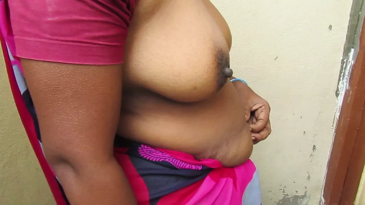 Tamil moster står för att visa sina bröst mycket hett xHamster