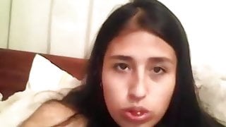 PENELOPE hermosa jovencita colombiana de 18 yo masturbandose