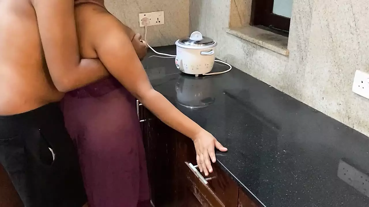 Sri Lankan Maid Fucking In Kitchen While Cooking image
