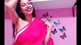 Indian Webcam Girl In Saree Showing Her Tits