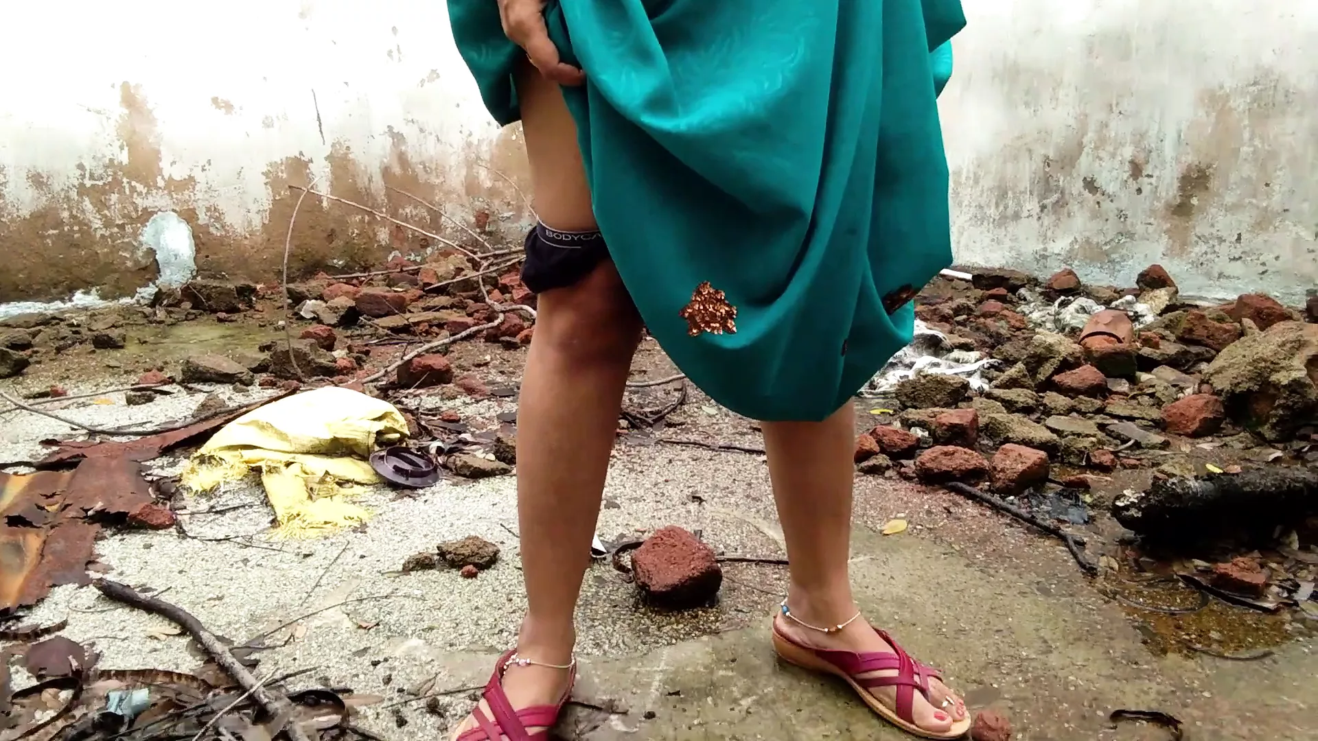 Village Girl Pee Out Door Pron - Desi Indian Aunt Outdoor Public Pissing Video Compilation | xHamster