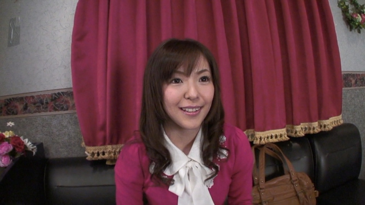Japanese housewife Misaki needs money, so she thinks about working as a strip dancer pic