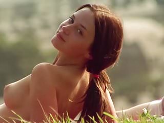 Family nudist clip galleries - Emily blunt - young topless clip, perfect breasts