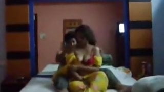 Indian Bengali bigboobs sexi girl sex with BF in hotel.