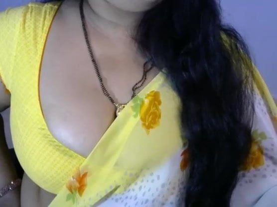 Indian Babe In Saree Reveals Her Big Tits Free Porn 69