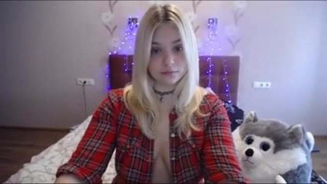 Hot Blonde Does Amazing Webcam Show