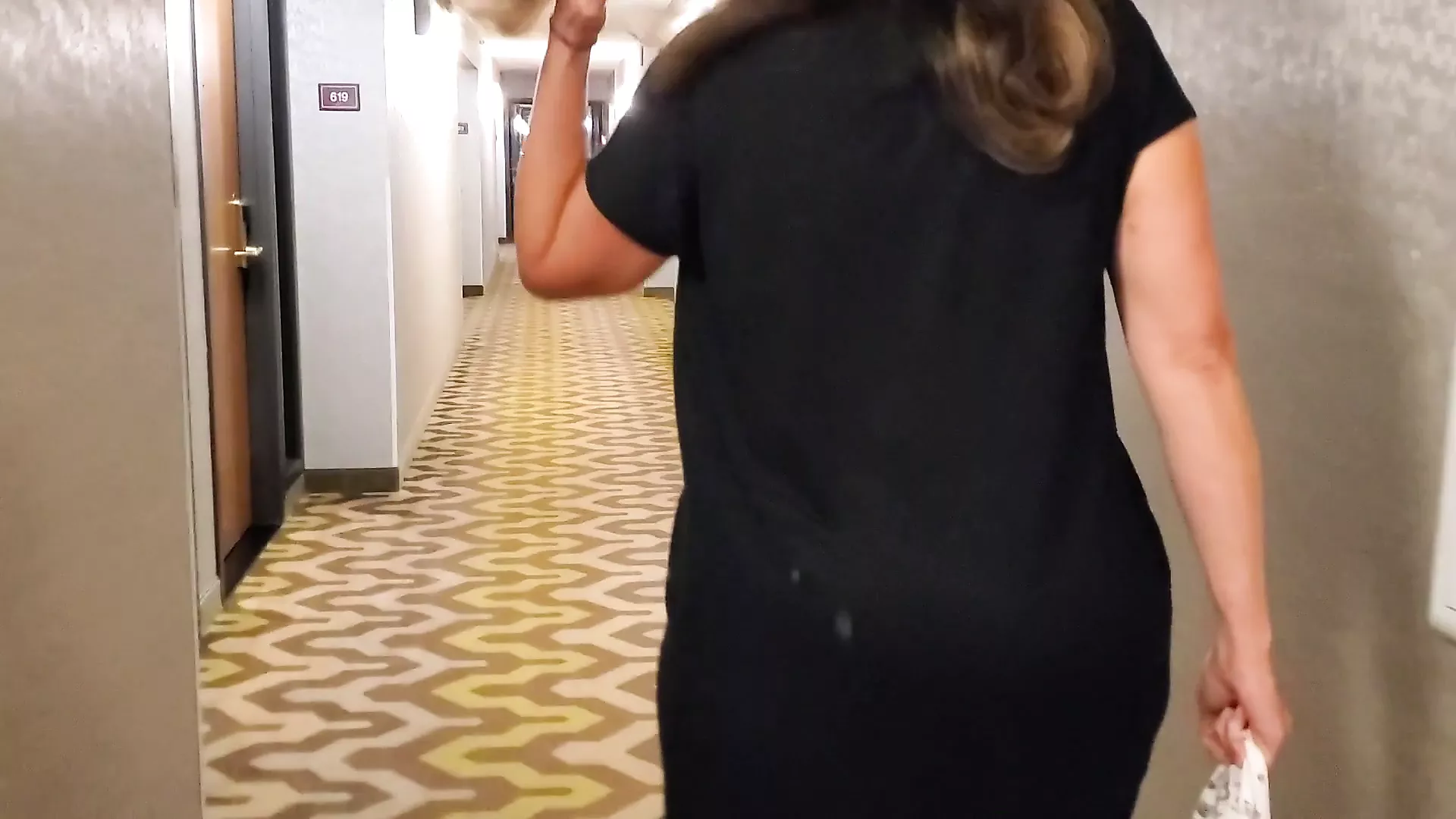 Cuckold Husband Takes Wife to Hotel pic