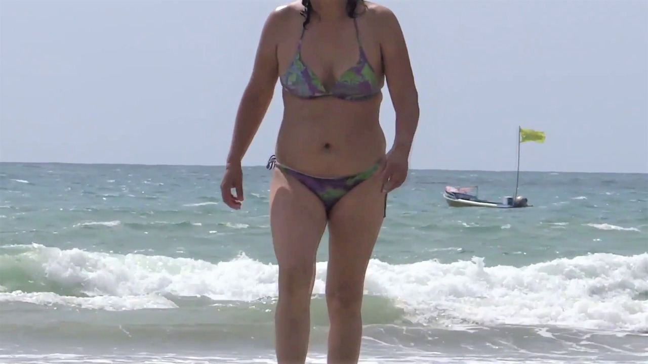 Rijpe vrouw geniet van seks op het strand, volledig klaarkomen xHamster