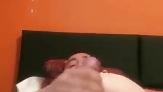 Chub daddy squirt on the bed