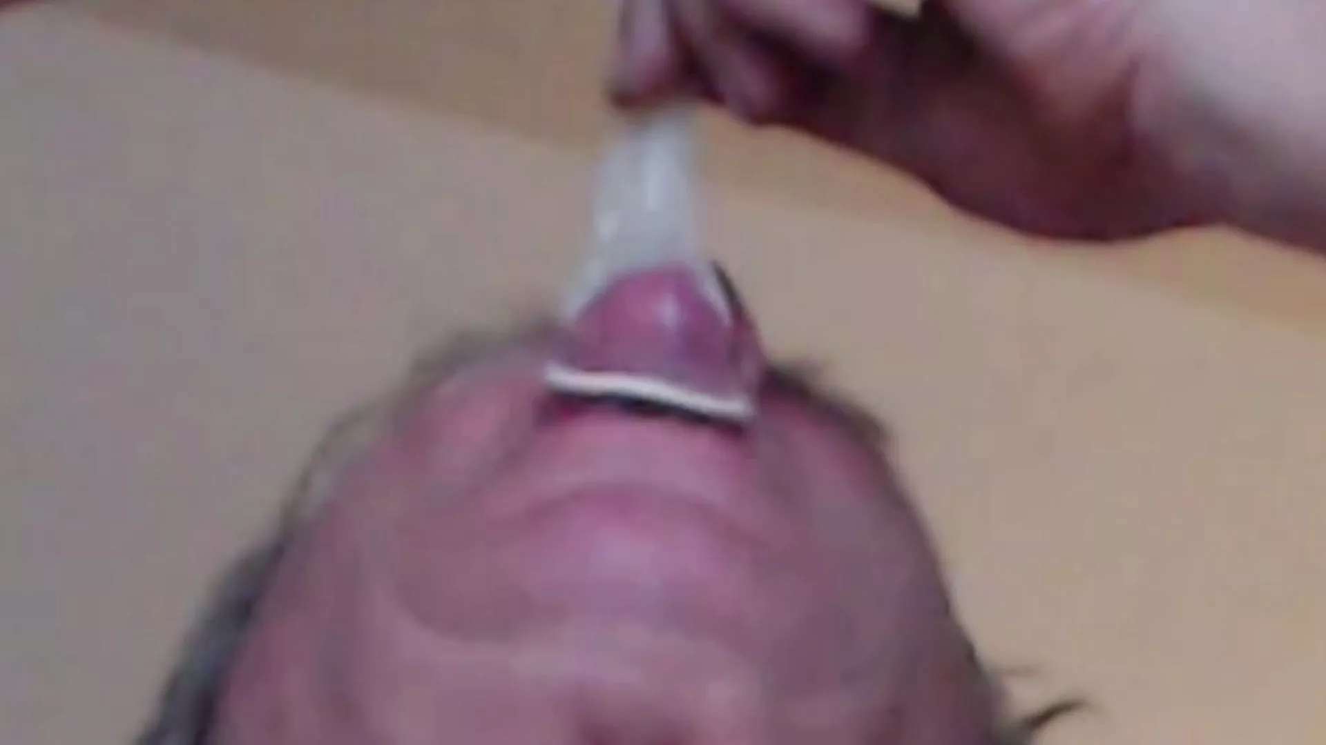 видео глотают сперму с презерватива (120) фото