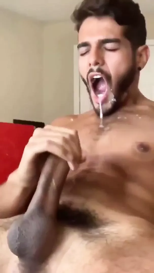 I love when guys cum unexpectedly | xHamster
