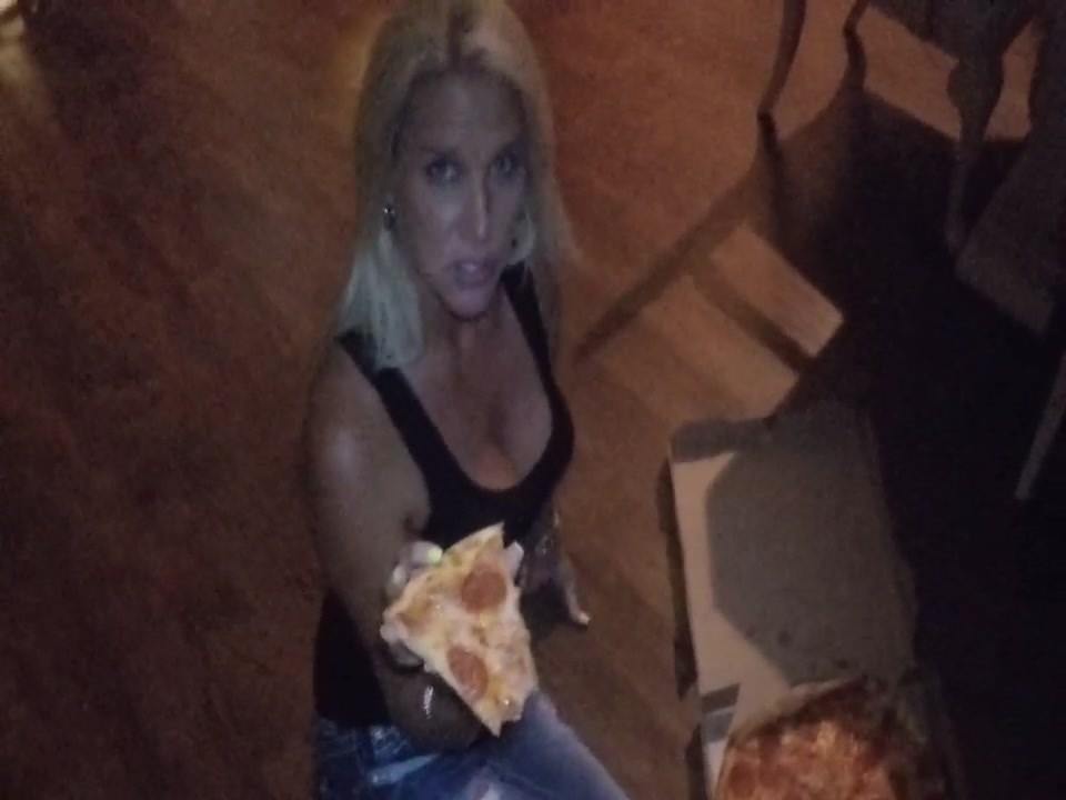 Featured Pizza Delivery Guy Feeds Wife Some Cum Porn Pics Xhamster