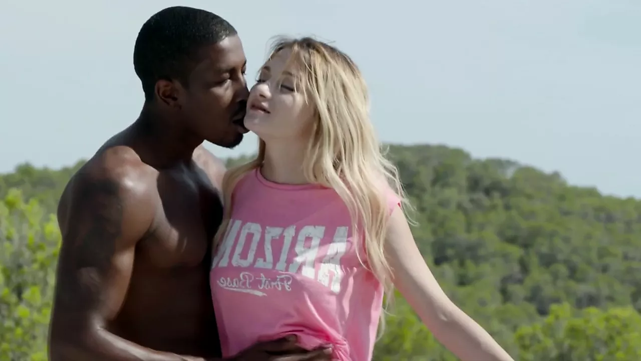 Interracial kiss porn