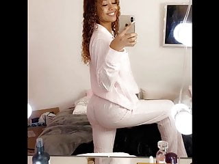 Amateur tight clothes - Curvy lightskin booty in tight clothes