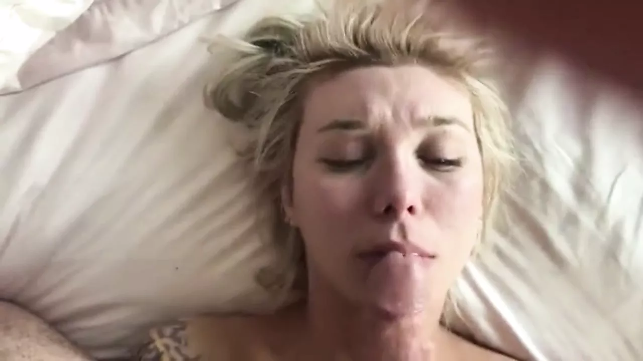 wife morning blowjob cum mouth