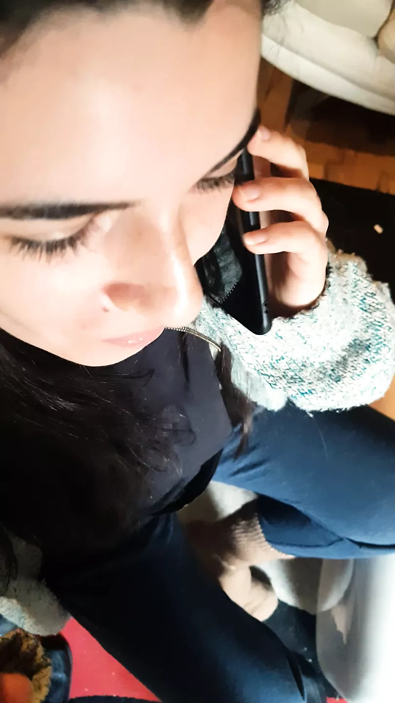 Facial during a business call picture