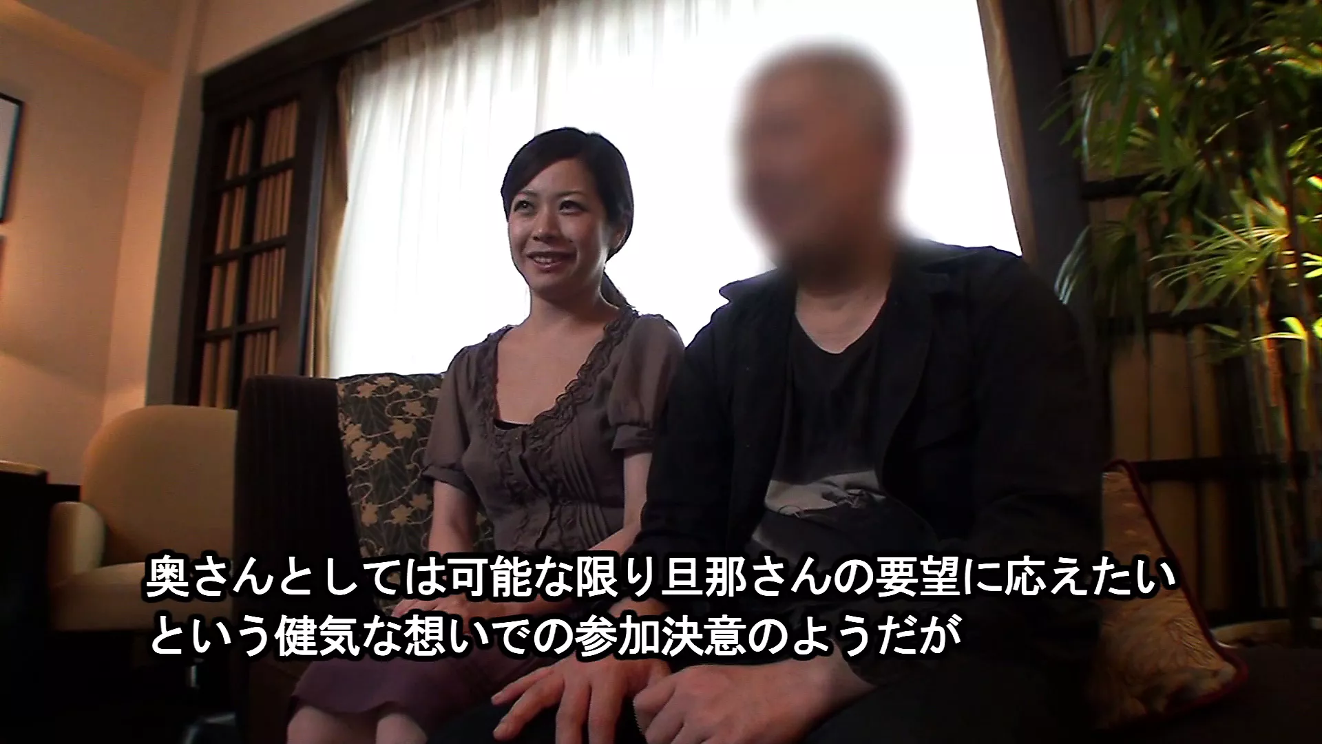 Vídeo japonês amador de sexo do marido compartilhando a esposa com outro homem enquanto ele se senta e assiste xHamster