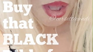 Candi sucks black dildo
