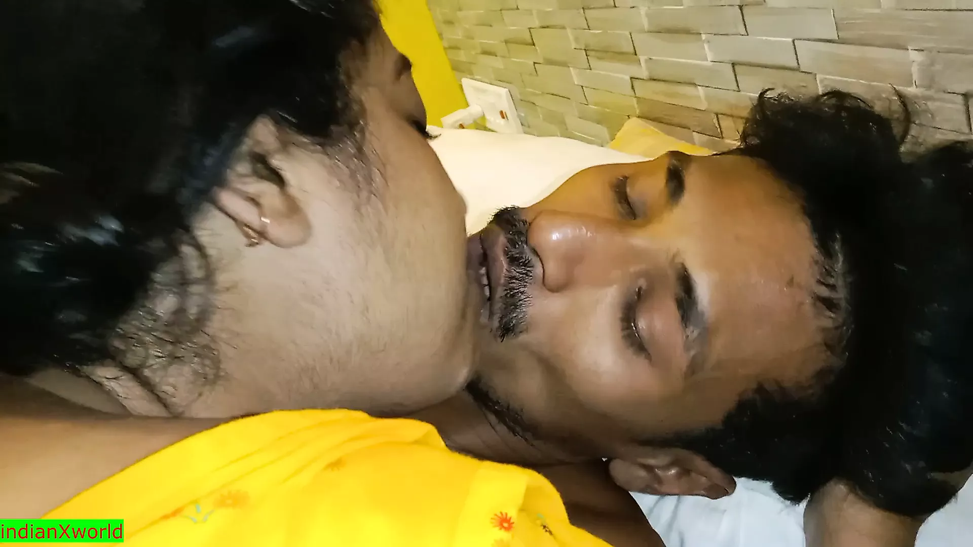 Indisk sexig bhabhi har het riktig sex med ung älskare! hindi sex xHamster bild