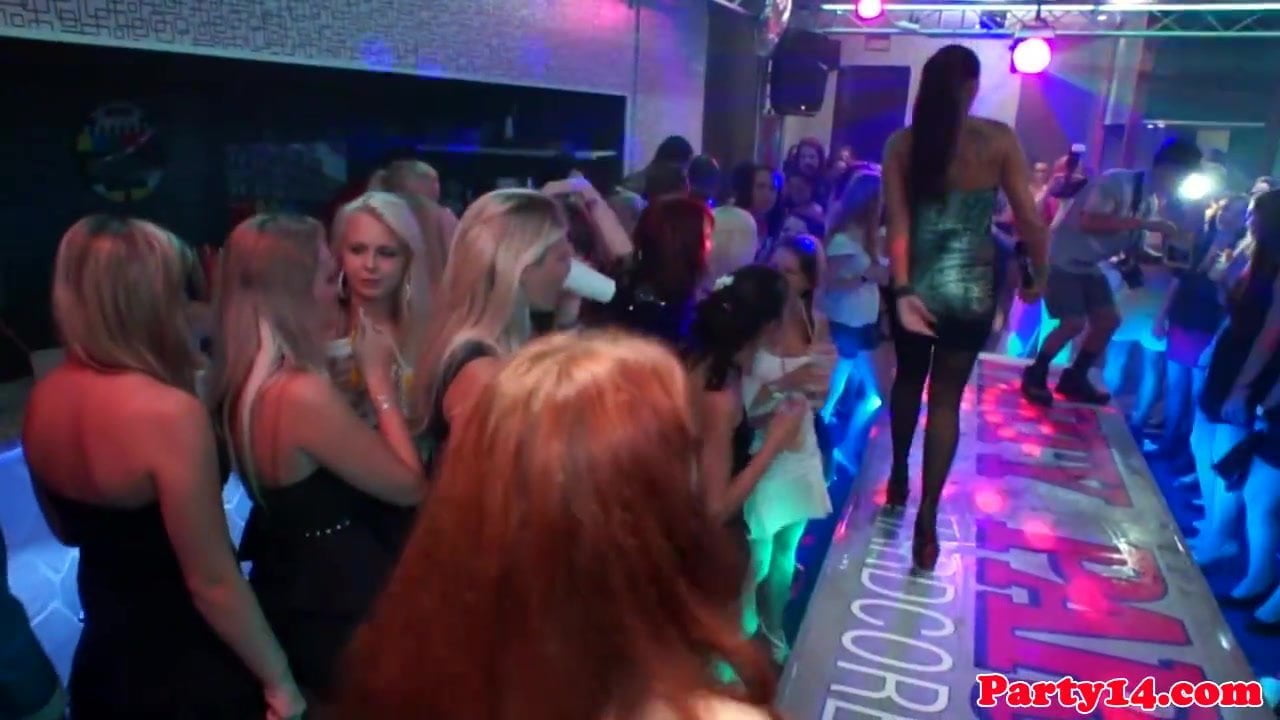 1280px x 720px - European Party Babes Suck Cock in Middle of Club: Porn 86 | xHamster