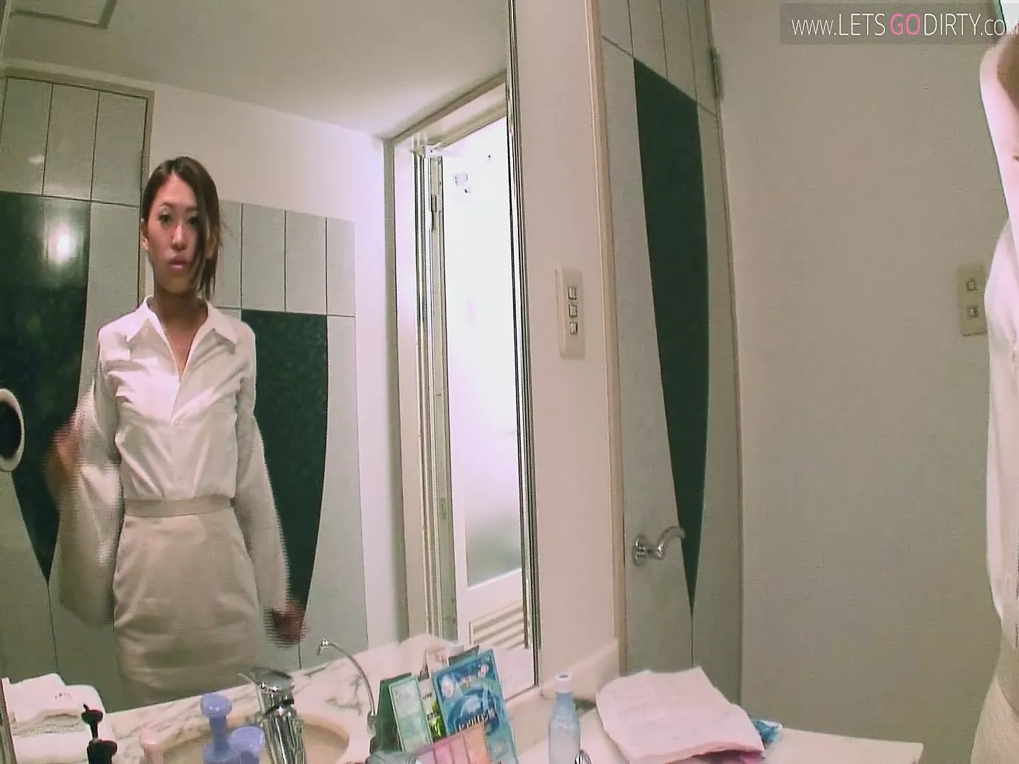 Esposa japonesa gritando e traindo recebeu uma creampie de um estranho xHamster