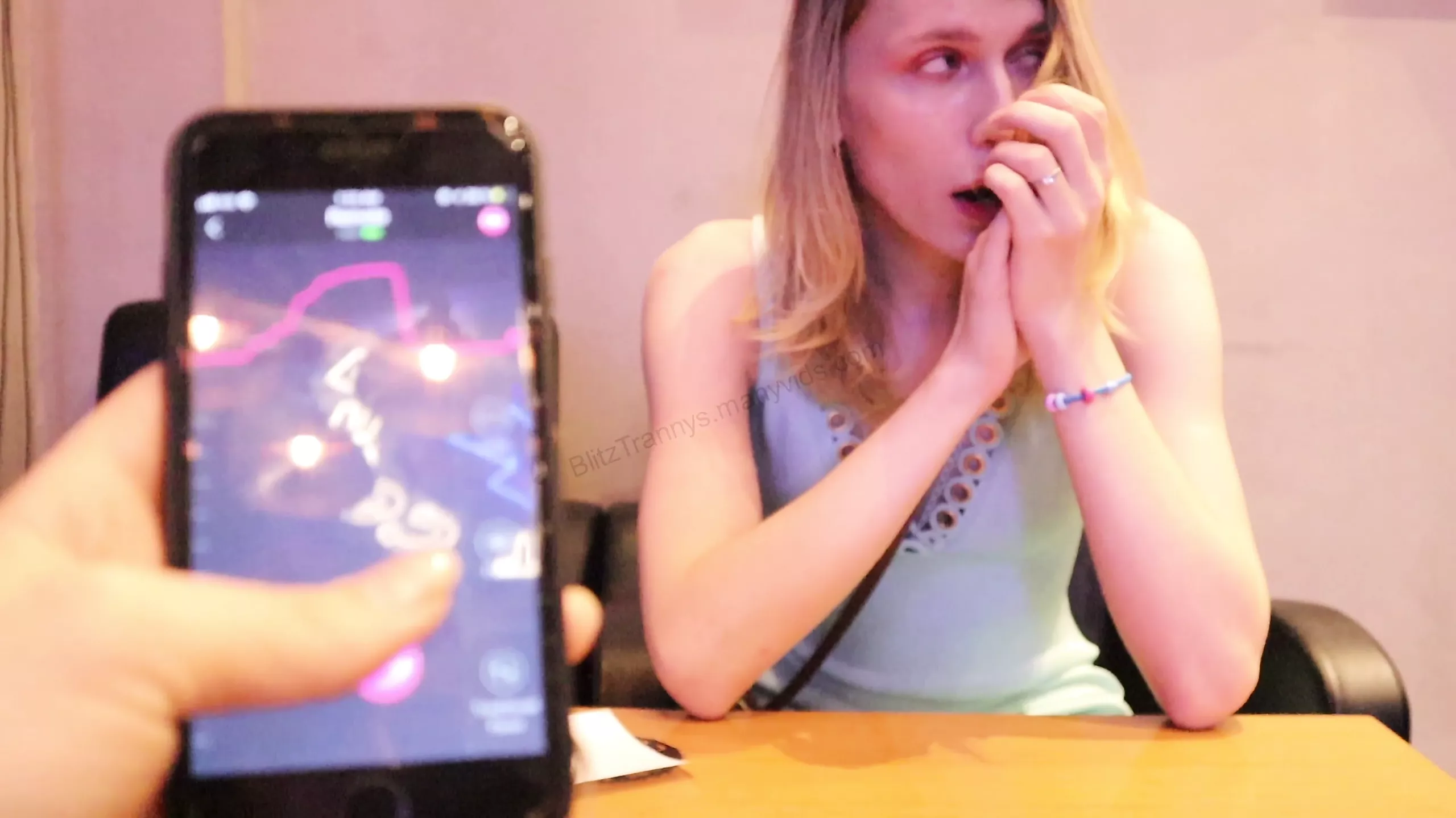 Extreme play with vibrator in Cafe!