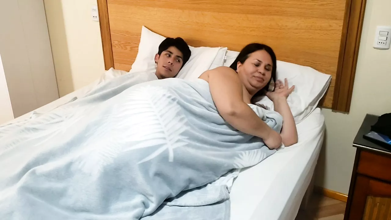Xxx Vedio Sleeping Stepmom Useing Condom - Stepmom Visit Stepson Bed and Riding Cowgirl Slut BBW | xHamster