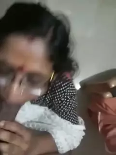 Indian aunty sucking cock-adult videos