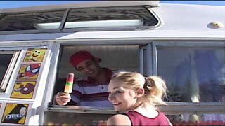 冰淇淋制造商向青少年出售冰淇淋以换取性行为 - 部分。#02 - 场景 #02