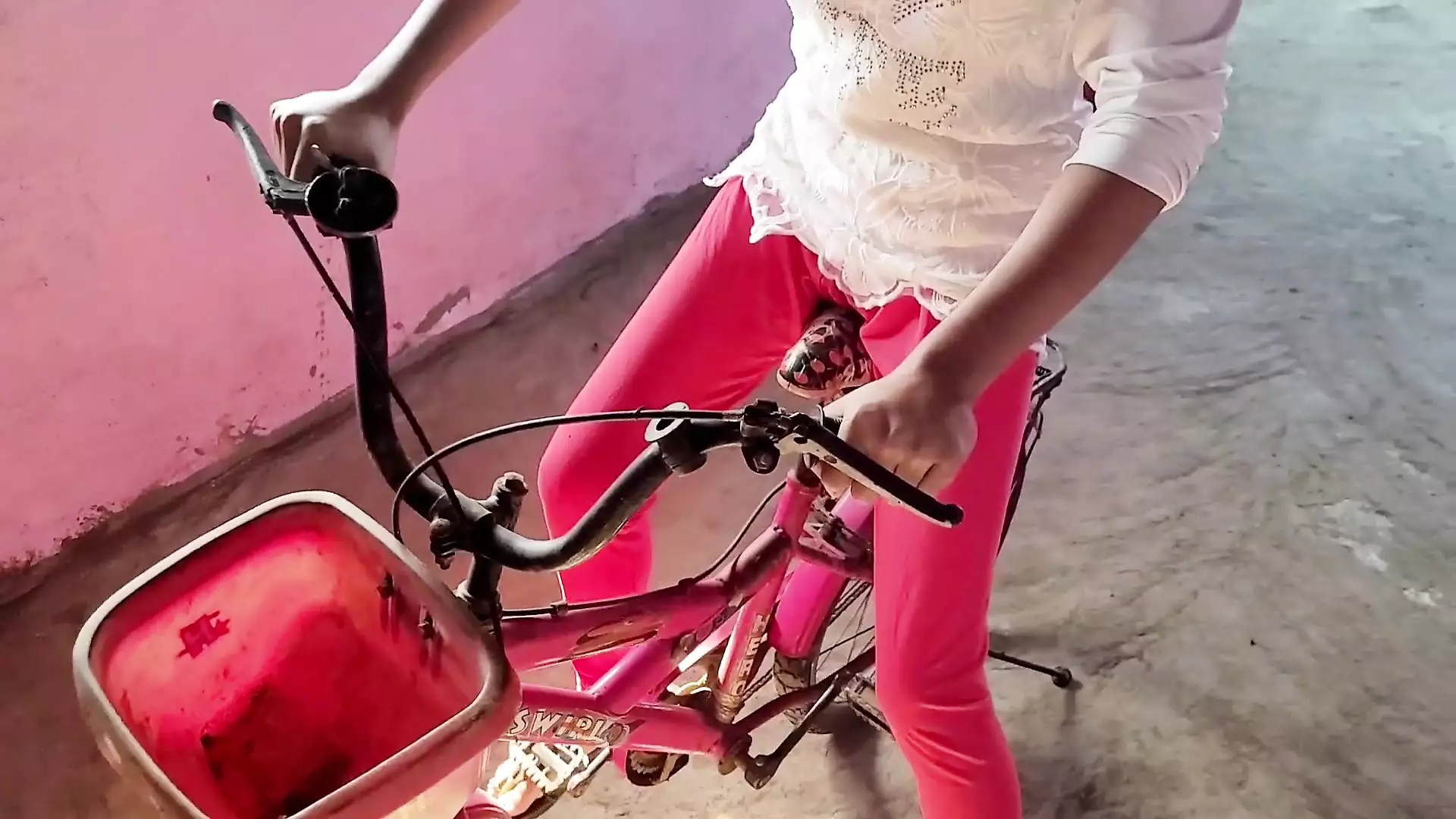 Girl Girl Ko Fsaya Sexy Open Videos - Cycle Par Baiti Hu Hi Bhabhi Ko Devar Ne Ache Se Choda | xHamster
