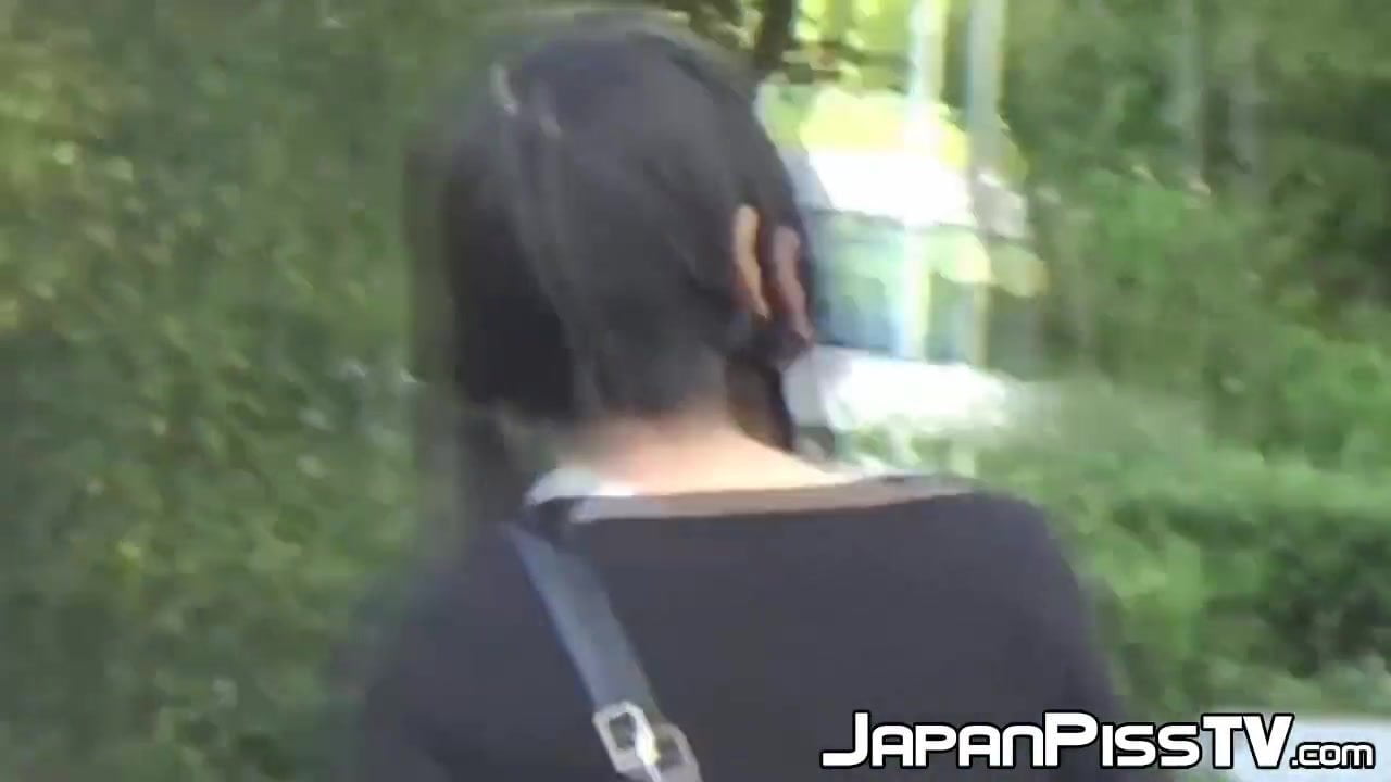 Un voyeur chanceux surprend des femmes asiatiques en train de pisser devant la caméra xHamster