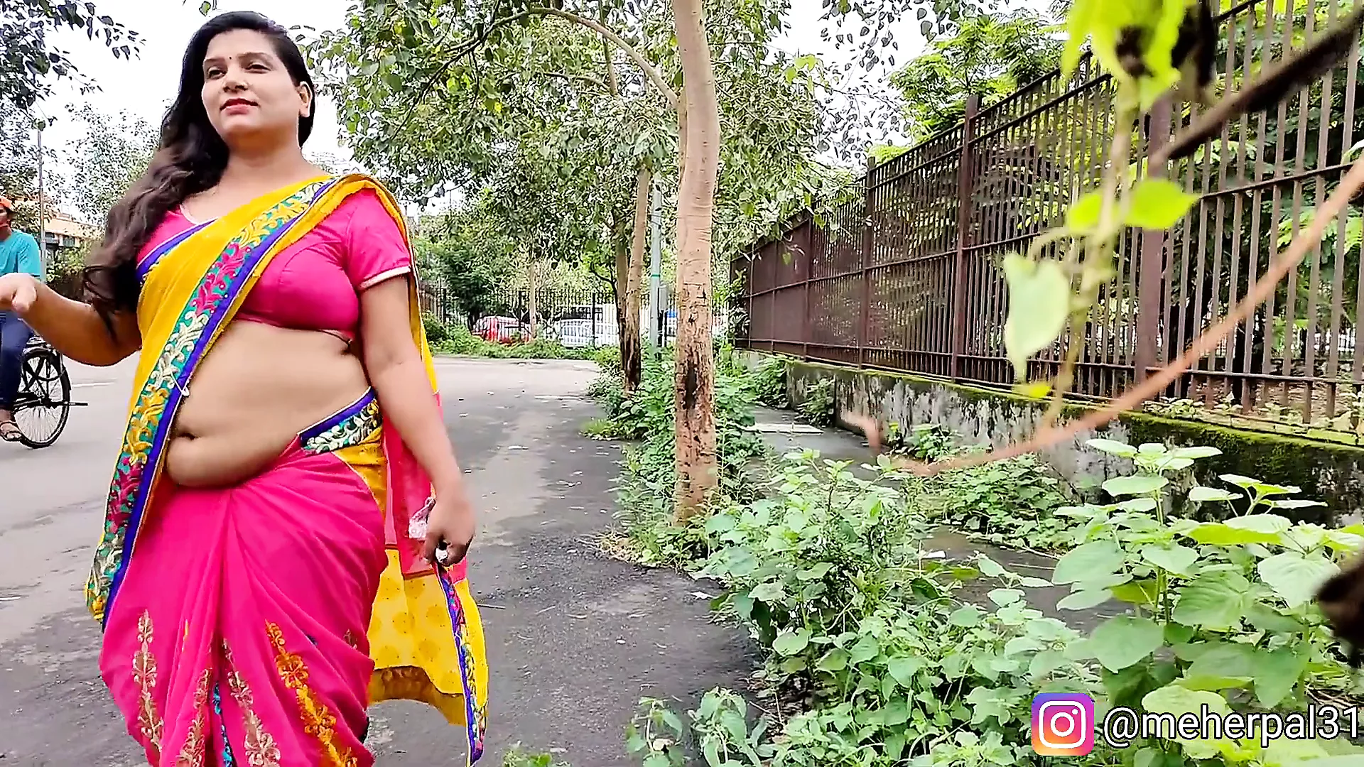 Mehar Aunty Sex Video - Mahar Pal road show with deep navel | xHamster