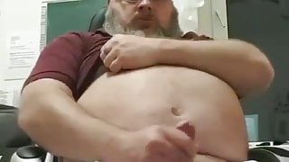 Chub daddy with beard cum
