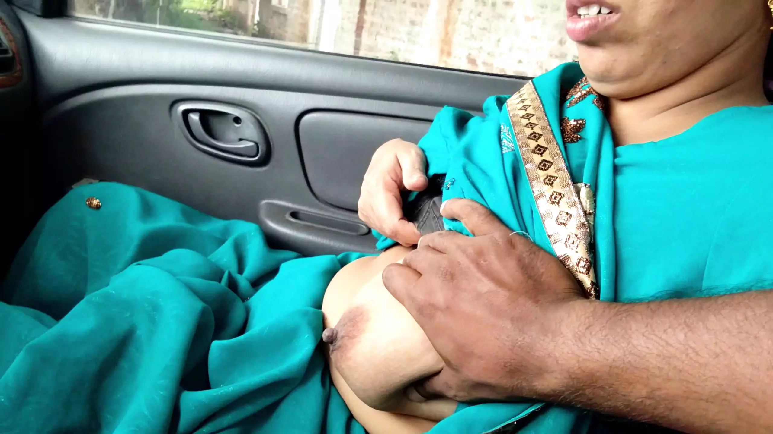 Hidden Cam Blowjob In Car - Desi Indian Aunty Ne Blowjob Diya Stranger Ko Car Me on Highway | xHamster