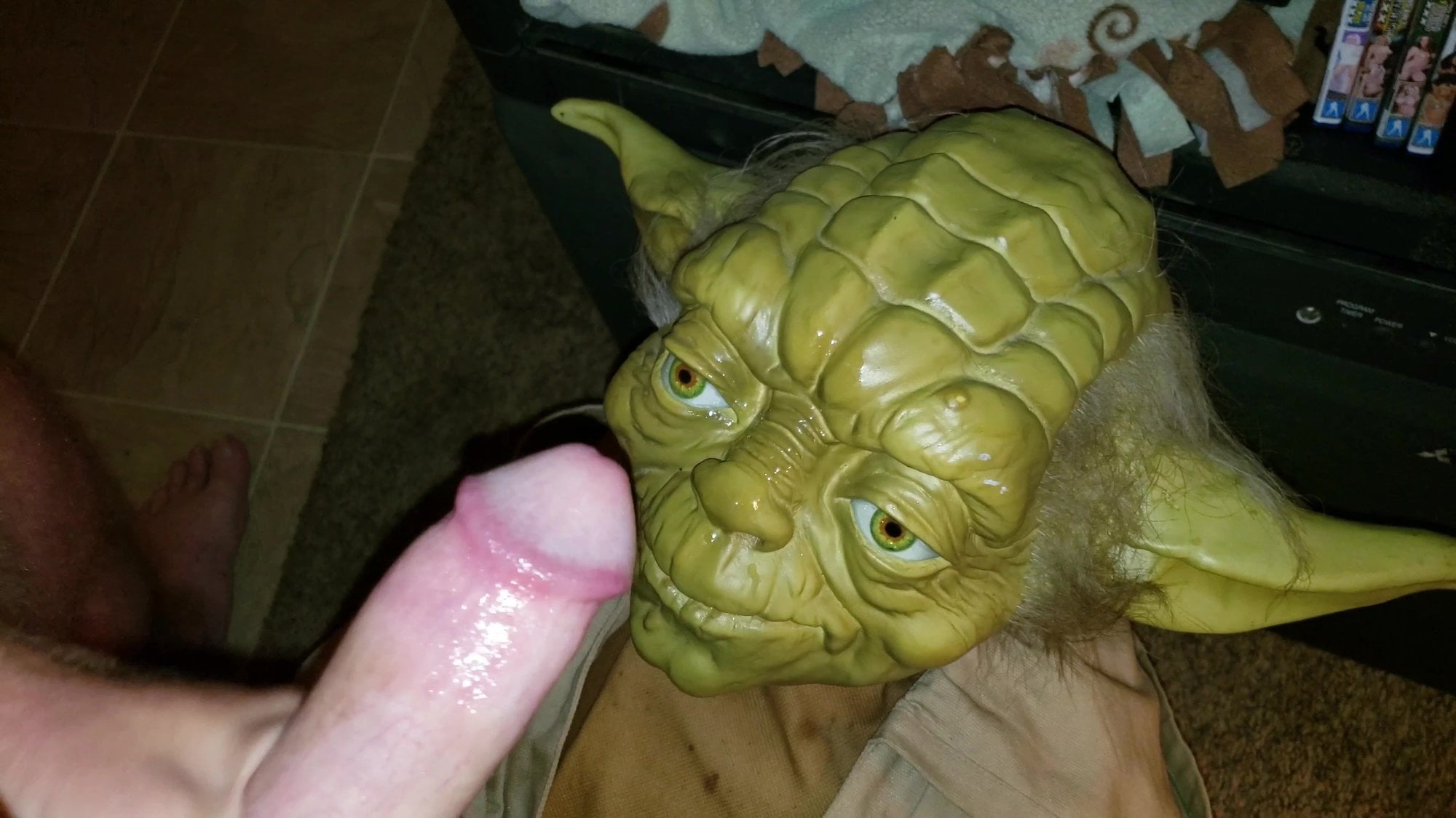 Yoda получает камшот на лицо xHamster.