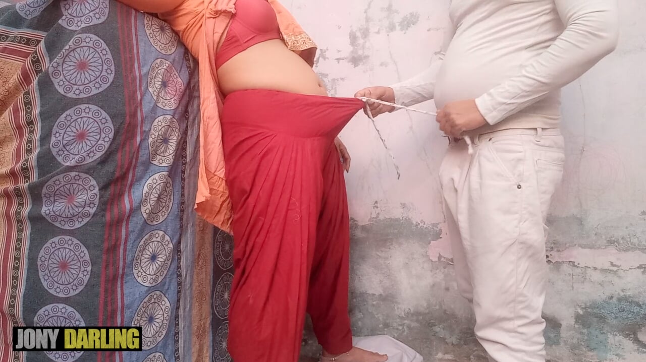 Punjabi Sexy Video First Time - Punjabi Audio- Chachi te bhateeja ghar ch hi karde c ganda kam real sex  video by jony darling | xHamster
