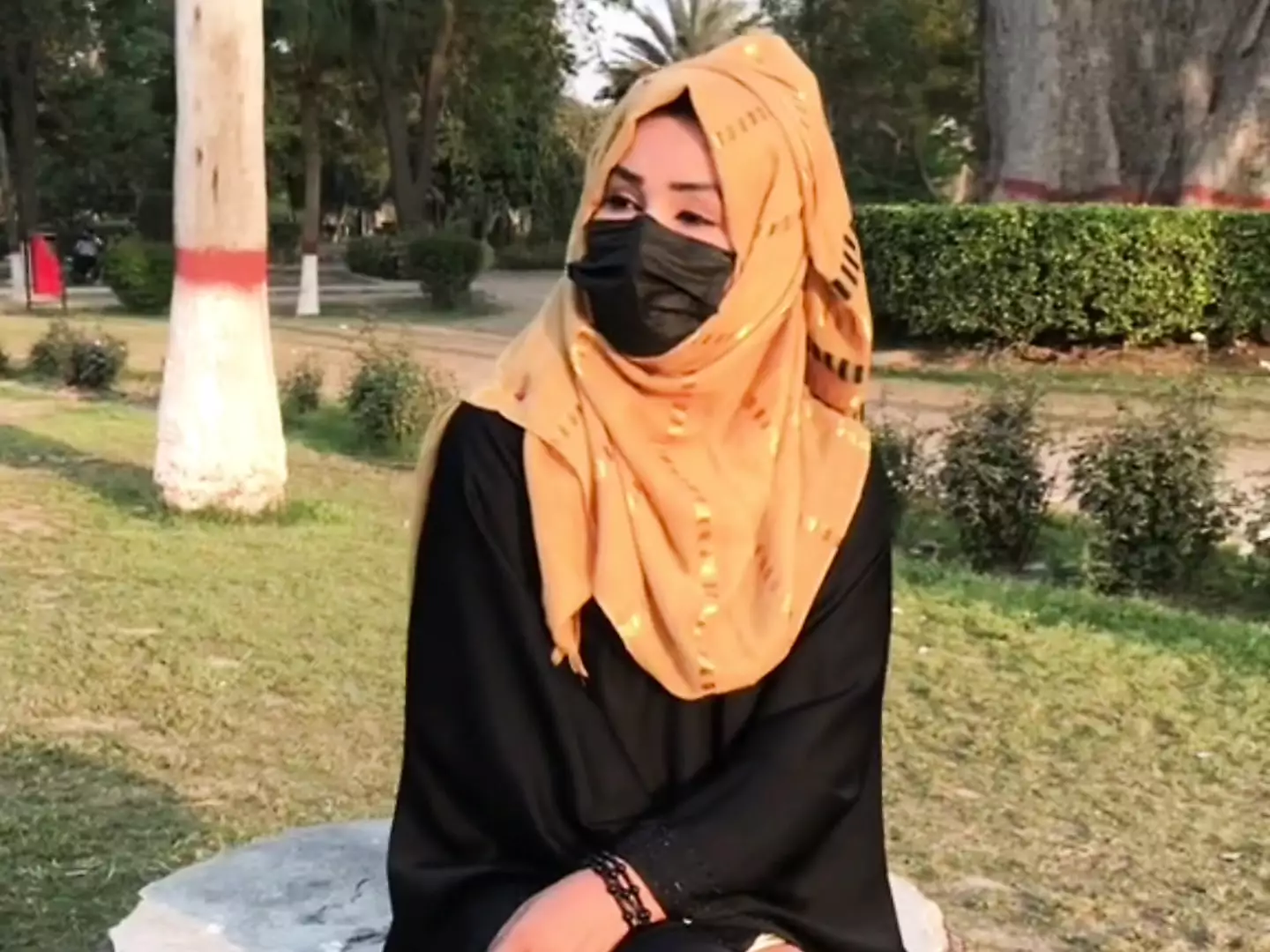 Muslim girl in a hijab has sex with a hung