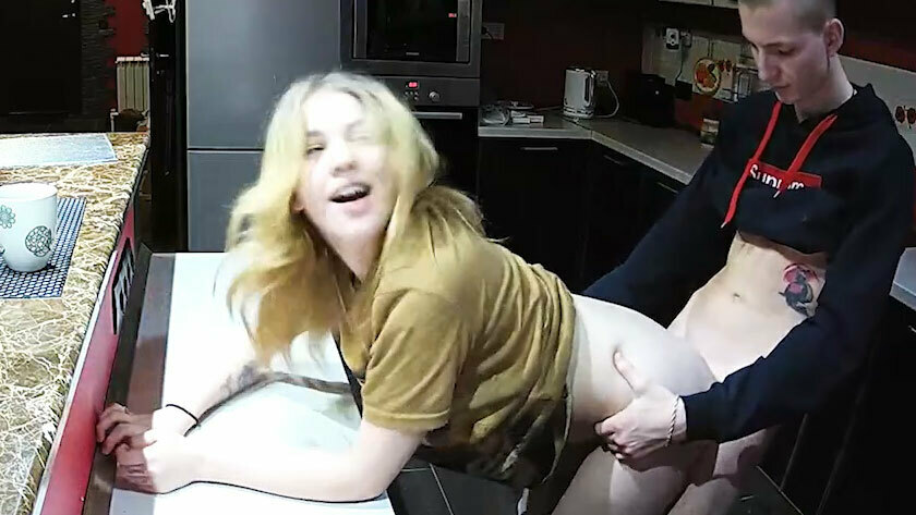 Русский домашний семейный секс на кухне порно видео